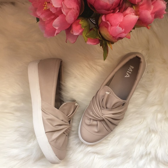 mia zoe slip on sneaker